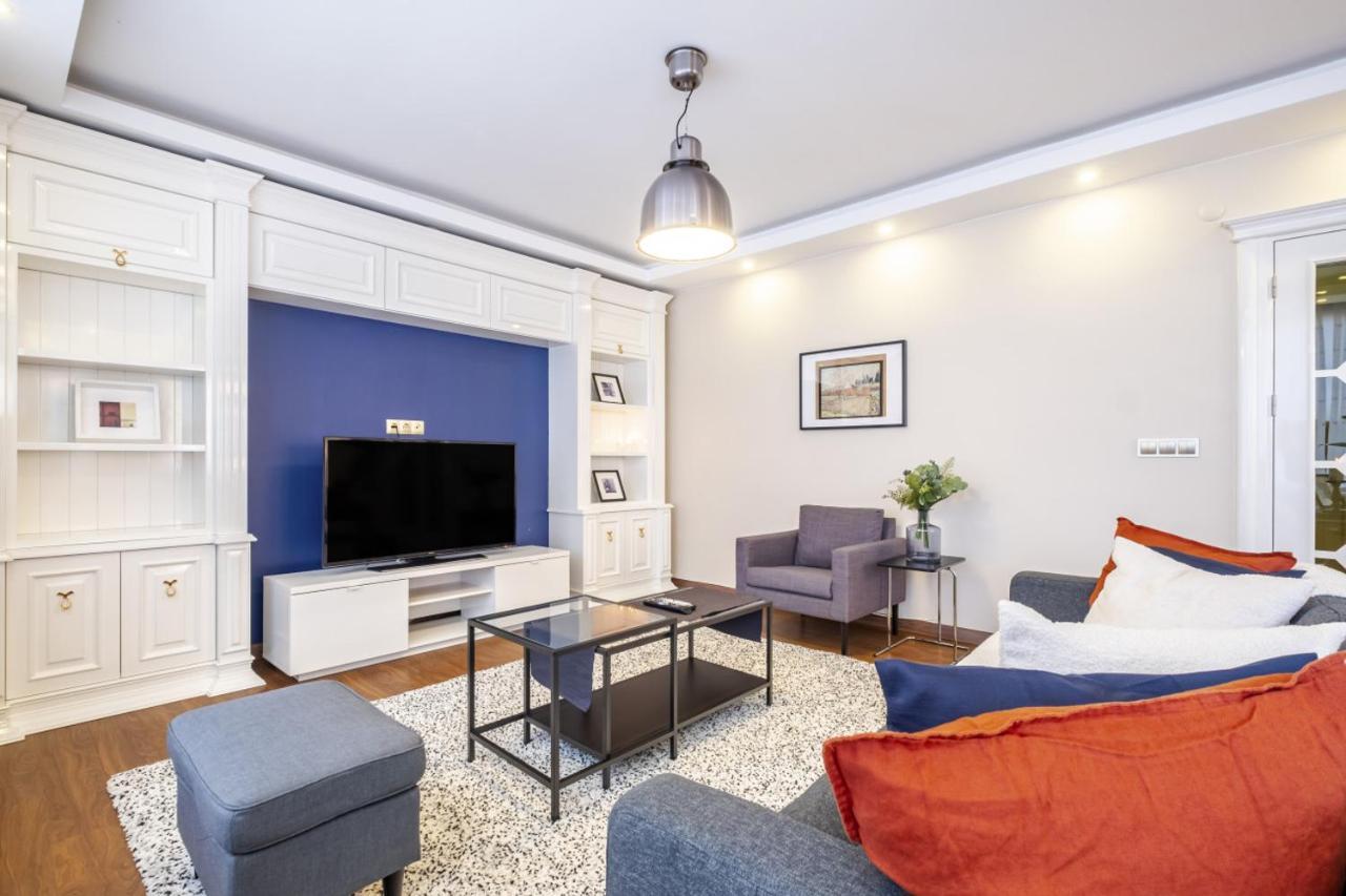 Captivating Flat With Balcony Near Besiktas Pier Lägenhet Istanbul Exteriör bild