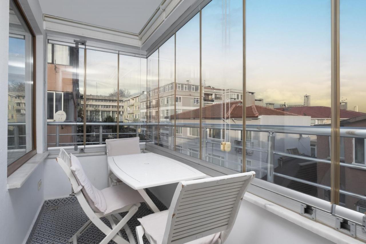 Captivating Flat With Balcony Near Besiktas Pier Lägenhet Istanbul Exteriör bild
