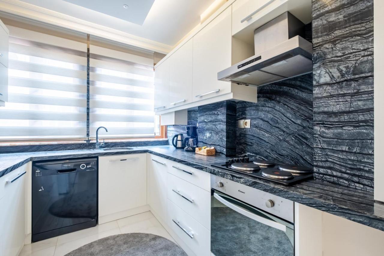 Captivating Flat With Balcony Near Besiktas Pier Lägenhet Istanbul Exteriör bild