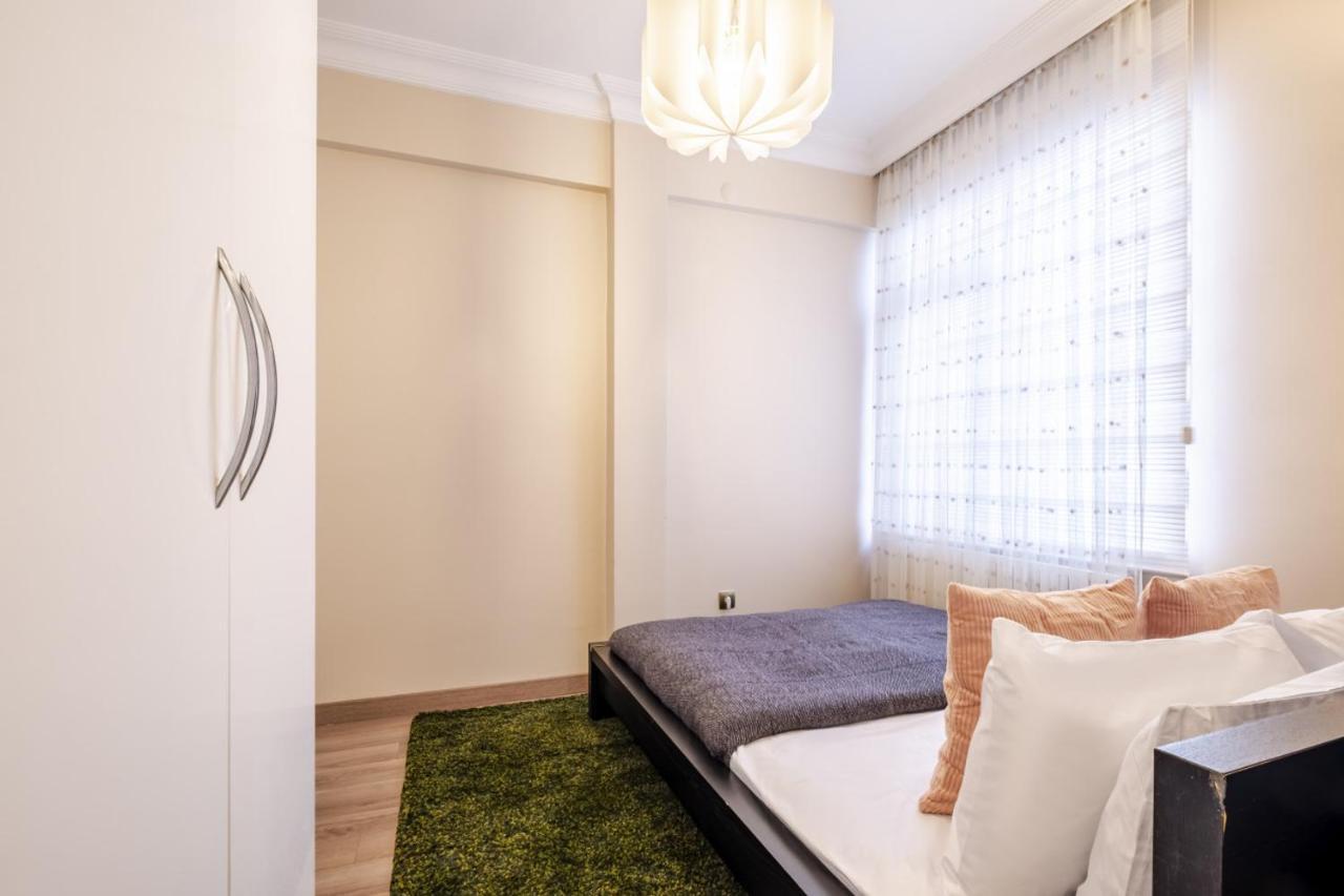 Captivating Flat With Balcony Near Besiktas Pier Lägenhet Istanbul Exteriör bild